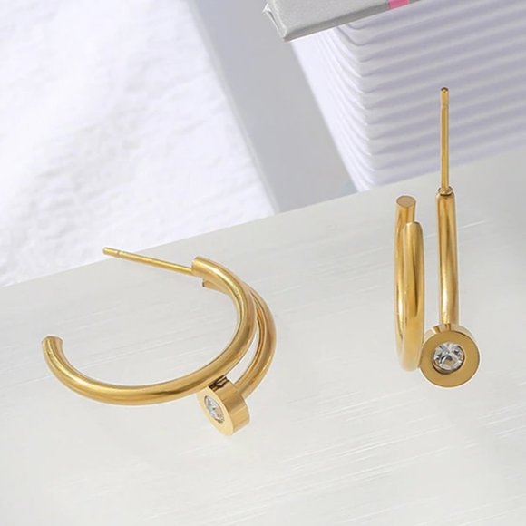 Jewelry - New 18K Gold Plated Round Diamond Curve Hoop Earrings